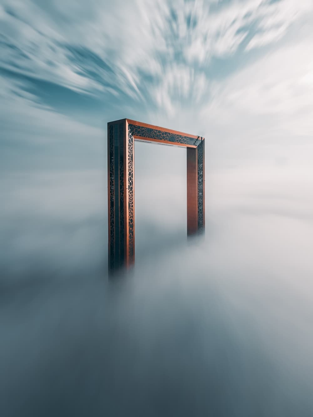 Νταουμπάϊ - The Frame